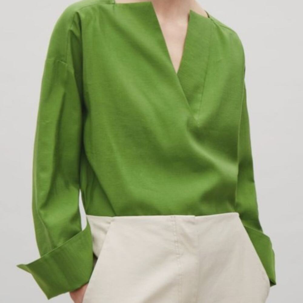 [NWT] COS V-neck top shirt with insert detail in Forest green 34